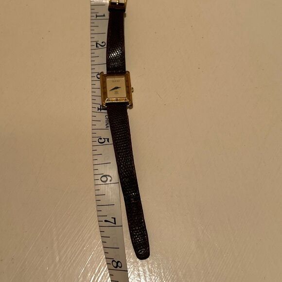 Gucci 4200L Gold Tone Rectangle Watch Brown Embossed Leather Band Old Money Prep - Picture 8 of 8